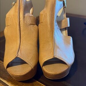 Guess Elegant Tan Women's Peep-Toe Sling Back Heels Size 8
